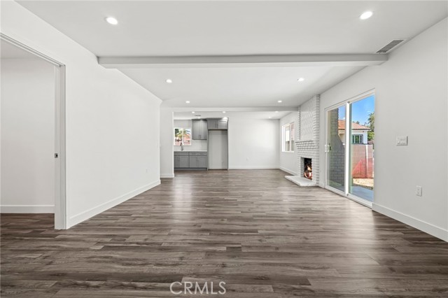 11062 Oneida Avenue, San Fernando CA: https://media.crmls.org/medias/bddd556d-6809-499c-811c-45e4a601d3a2.jpg