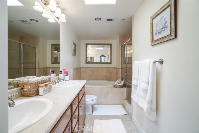 Detail Gallery Image 19 of 32 For 14343 Burbank Bld #301,  Sherman Oaks,  CA 91401 - 3 Beds | 2 Baths