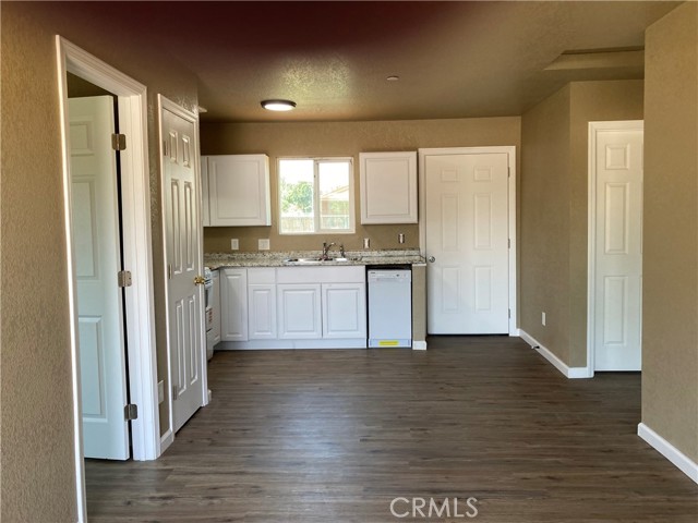 Detail Gallery Image 3 of 14 For 209 S Magnolia Ave, Farmersville,  CA 93223 - 2 Beds | 2 Baths