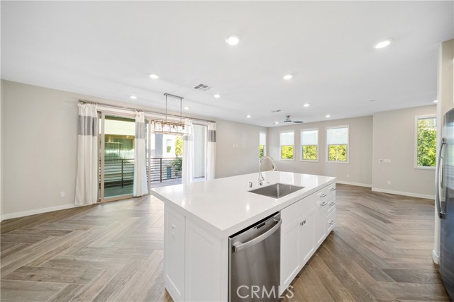 Detail Gallery Image 13 of 49 For 590 Catalonia, Lake Forest,  CA 92630 - 4 Beds | 4 Baths