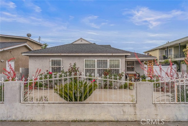 922 Glenoaks Boulevard photo 2