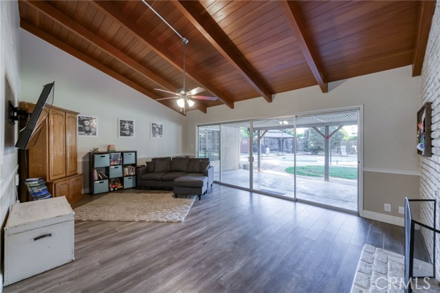 Detail Gallery Image 3 of 29 For 6384 E Lowe Ave, Fresno,  CA 93727 - 3 Beds | 2 Baths