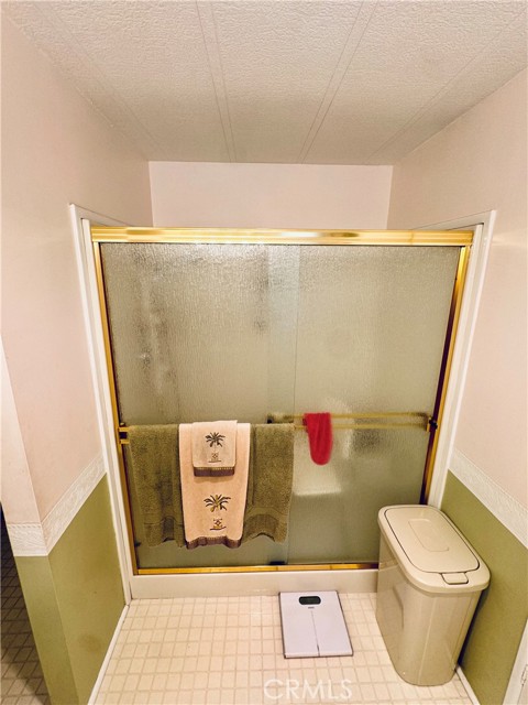 https://media.crmls.org/medias/bddf5cb7-e012-4363-b7f4-b84a26135d41.jpg