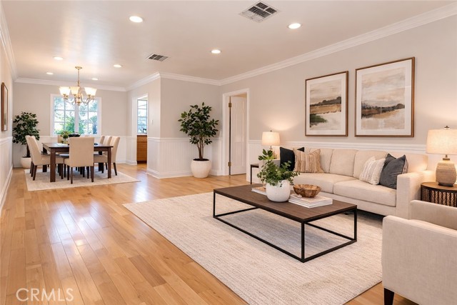 Detail Gallery Image 5 of 37 For 8855 Tyrone Ave, Panorama City,  CA 91402 - 3 Beds | 2 Baths