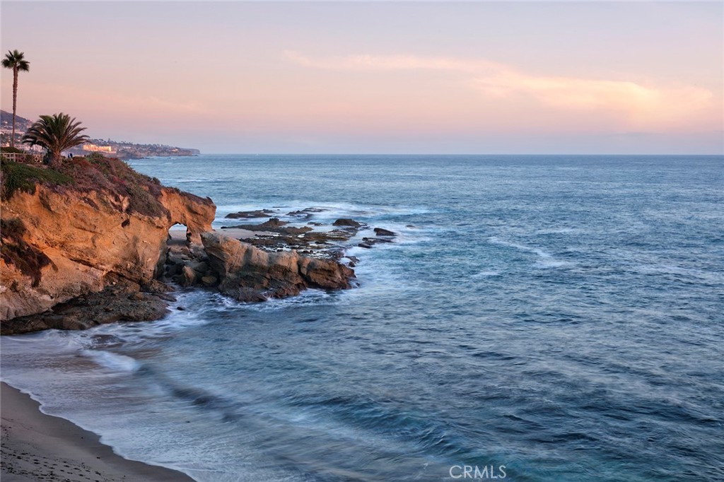 https://media.crmls.org/medias/bde06a9b-eabc-4437-9cbc-a70de1c0095c.jpg?preset=X-Large