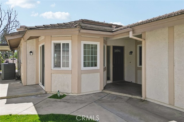 Detail Gallery Image 2 of 26 For 1224 Fairway Cir, Upland,  CA 91784 - 2 Beds | 2 Baths