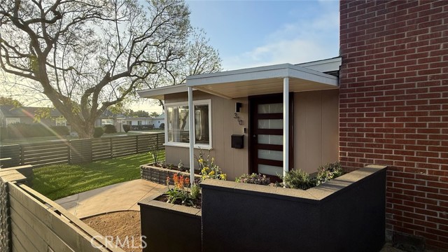 310 W 32nd, Long Beach CA: https://media.crmls.org/medias/bde0af29-4994-4674-9768-4ef4b89d668d.jpg