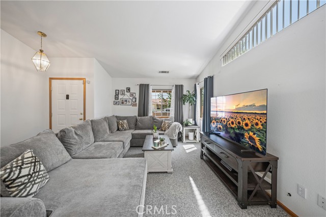 12994 High Vista st, Victorville CA: https://media.crmls.org/medias/bde1ba06-9754-4bf8-b5ce-9212e3ec8804.jpg