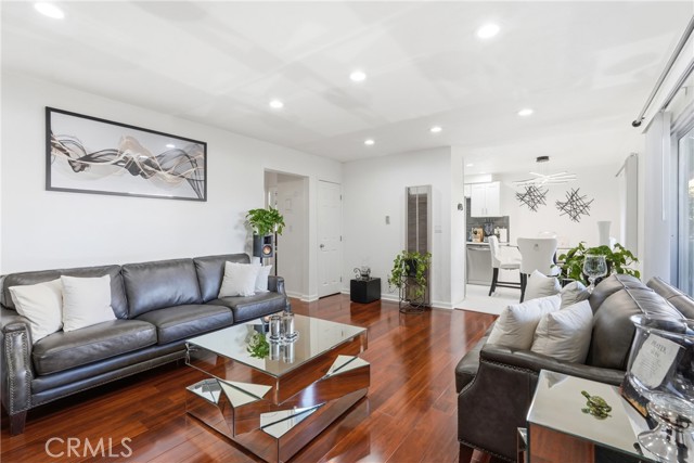 Detail Gallery Image 2 of 19 For 2502 Manhattan Beach #1,  Gardena,  CA 90249 - 2 Beds | 1 Baths