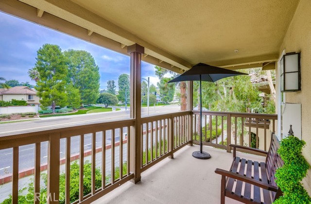 253 Gallery Way, Tustin CA: https://media.crmls.org/medias/bde2db72-aa8a-4d6f-953a-13499251f602.jpg