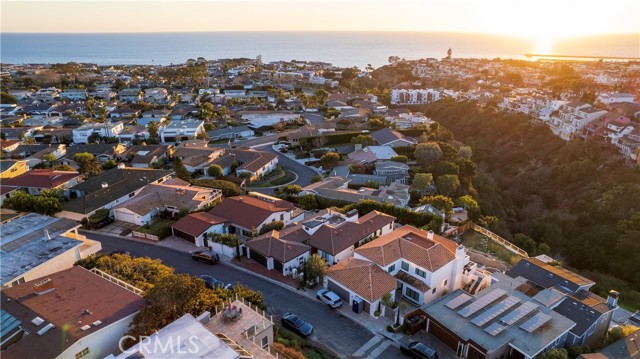 420 De Sola Terrace, Corona del Mar CA: https://media.crmls.org/medias/bde30900-8be5-44a2-8749-7064cc9a3f76.jpg