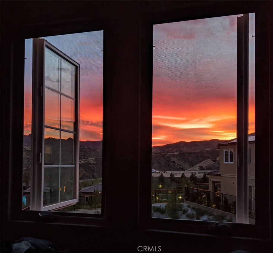 https://media.crmls.org/medias/bde36d20-d824-41f4-913d-2a2fce678809.jpg?preset=X-Large