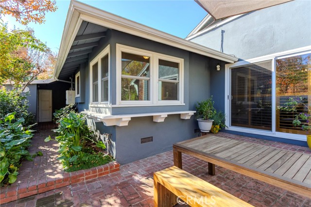 Detail Gallery Image 5 of 26 For 1724 Sombra Dr, Glendale,  CA 91208 - 3 Beds | 2 Baths