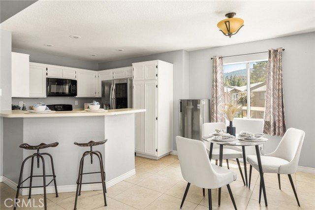 Detail Gallery Image 9 of 39 For 2564 Avenida Del #P201,  Corona,  CA 92882 - 2 Beds | 2 Baths