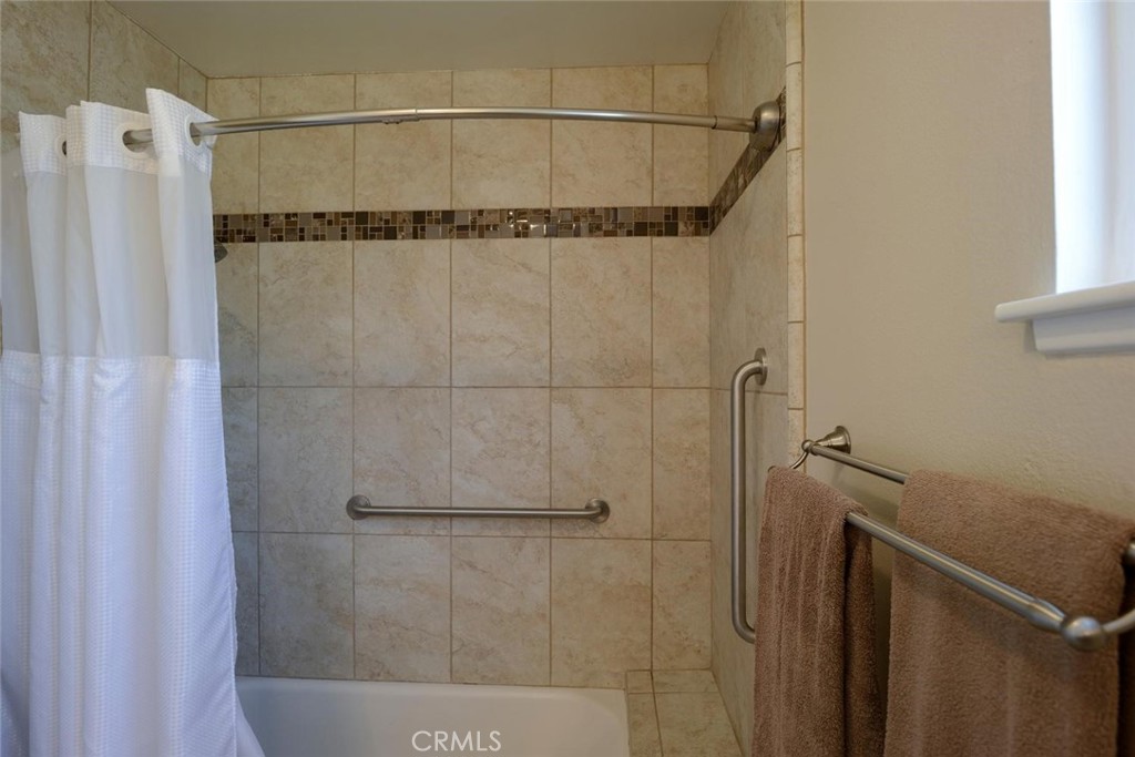 https://media.crmls.org/medias/bde4b795-3b62-4604-ae67-984243637938.jpg?preset=X-Large
