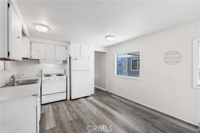 Detail Gallery Image 15 of 29 For 2013 Windharp, Rosamond,  CA 93560 - 2 Beds | 1 Baths