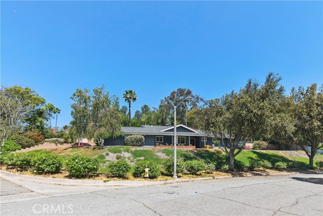 Image 3 for 2401 Shadow Hill Dr, Riverside, CA 92506