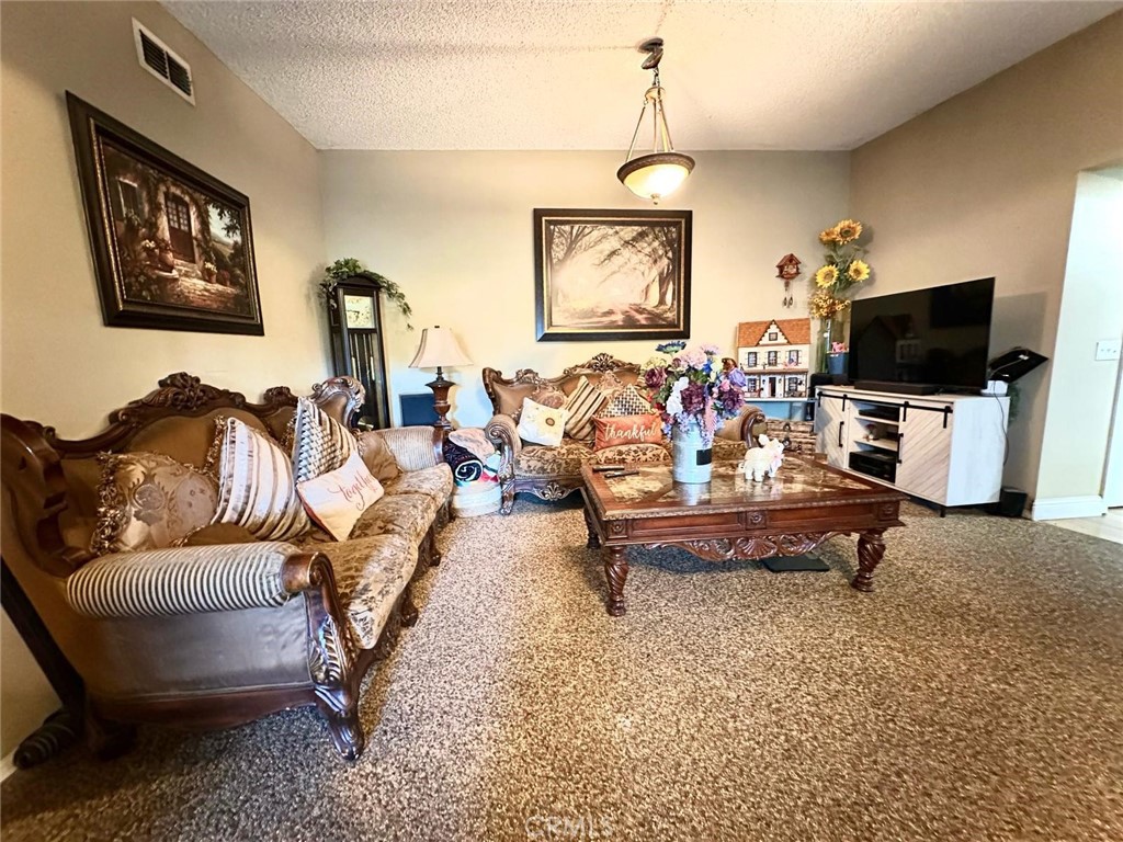https://media.crmls.org/medias/bde56029-9216-4a21-93e4-2f4551360941.jpg?preset=X-Large