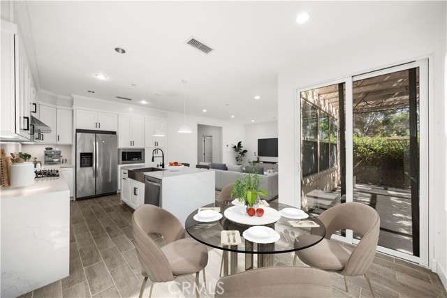 Detail Gallery Image 4 of 19 For 83 Waterleaf, Irvine,  CA 92620 - 3 Beds | 2/1 Baths