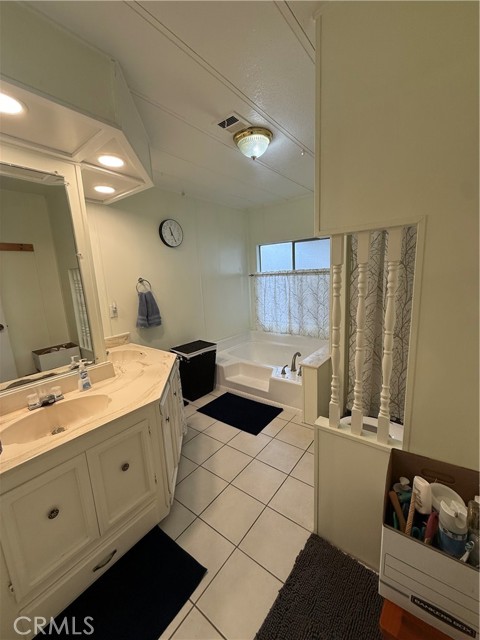 Image 14 of 26 For 2601 Victoria Street 373