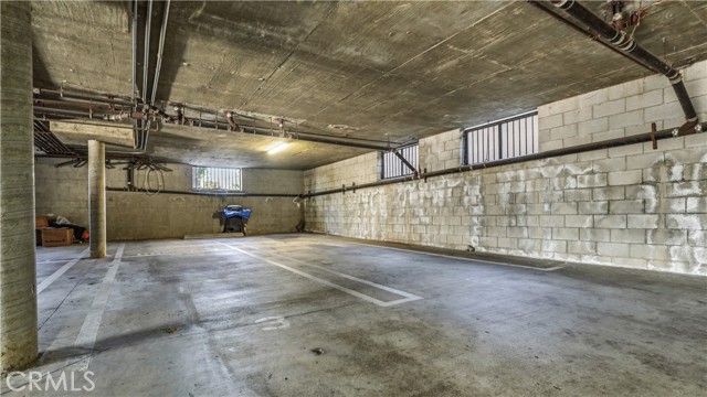 Detail Gallery Image 30 of 32 For 14256 Victory Bld #3,  Van Nuys,  CA 91401 - 2 Beds | 2 Baths