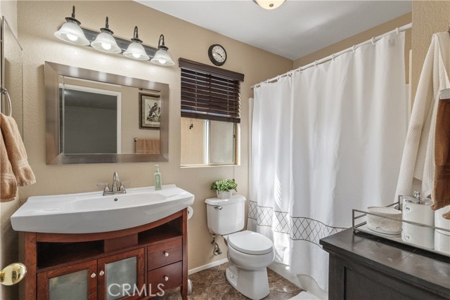 23 Red Coat Place, Irvine CA: https://media.crmls.org/medias/bde80ccf-bf80-448b-ba97-27a91143a726.jpg