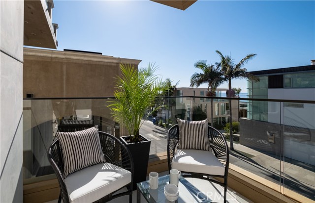 Detail Gallery Image 31 of 64 For 3004 Manhattan Ave, Manhattan Beach,  CA 90266 - 5 Beds | 5/1 Baths