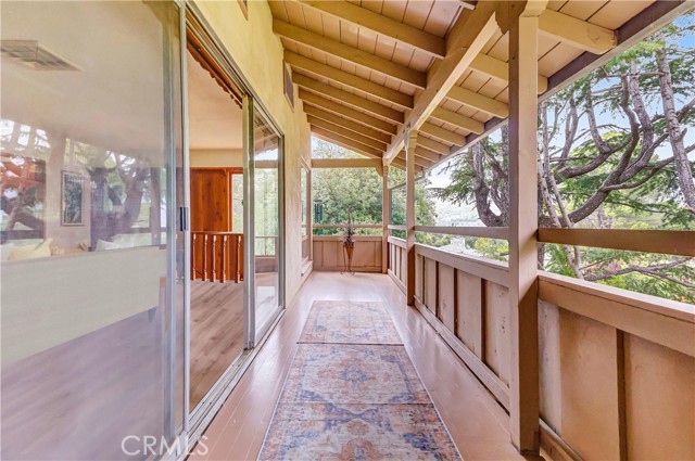 7951 Glenties Lane, Sunland CA: https://media.crmls.org/medias/bde9d329-f3da-4c30-9409-3bd644055d78.jpg