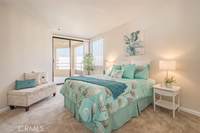 520 The Village, Redondo Beach, California 90277, 2 Bedrooms Bedrooms, ,2 BathroomsBathrooms,Residential,Sold,The Village,SB17117479