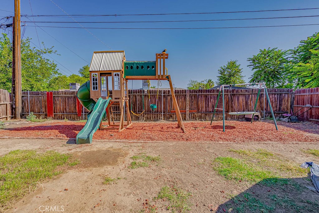 https://media.crmls.org/medias/bdeb0c56-6b7e-44d1-a796-64ec17947e30.jpg?preset=X-Large