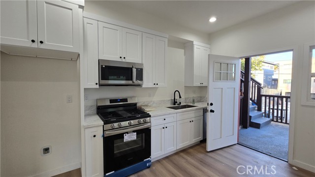 Detail Gallery Image 6 of 7 For 1036 Beacon #1036,  Los Angeles,  CA 90015 - 3 Beds | 2 Baths