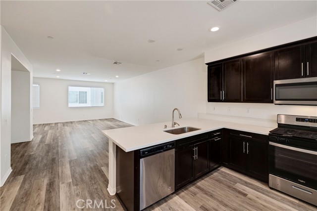 Detail Gallery Image 20 of 54 For 14424 Lily Ln #5,  Gardena,  CA 90247 - 3 Beds | 3/1 Baths