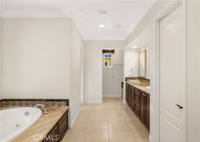 26 Woods Trail, Irvine CA: https://media.crmls.org/medias/bdee5219-8044-418e-a357-88104eed4b54.jpg