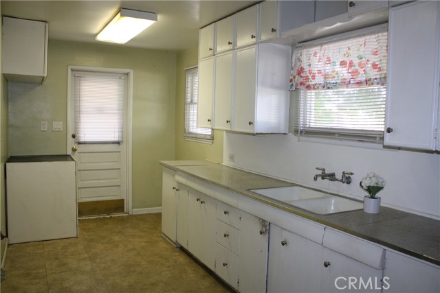 Detail Gallery Image 2 of 8 For 12248 Downey Ave, Downey,  CA 90242 - 2 Beds | 1 Baths