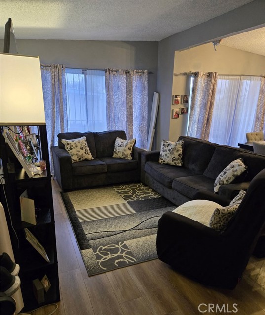 Detail Gallery Image 6 of 11 For 756 N Inglewood, Inglewood,  CA 90302 - 2 Beds | 2 Baths