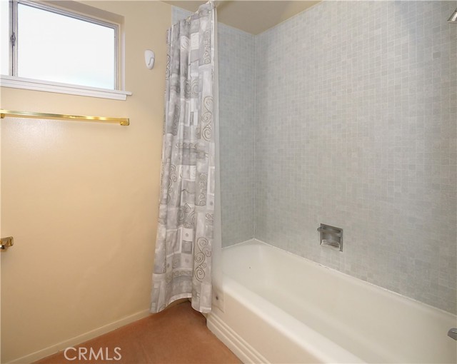 Central Shower / Tub