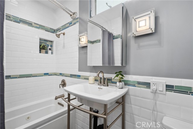 Detail Gallery Image 20 of 35 For 261 Granada Ave, Long Beach,  CA 90803 - 4 Beds | 2/1 Baths