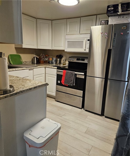 Detail Gallery Image 3 of 10 For 306 E Chestnut Ave #F,  Santa Ana,  CA 92701 - 1 Beds | 1 Baths