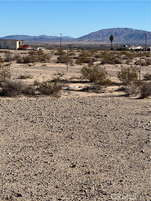 Detail Gallery Image 9 of 11 For 71688 Macrae Rd, Twentynine Palms,  CA 92277 - 3 Beds | 1 Baths