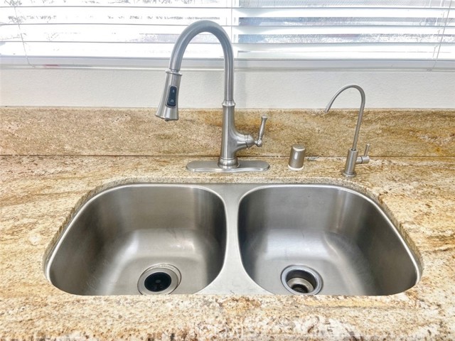 57281 Titian Court, Yucca Valley CA: https://media.crmls.org/medias/bdf0ceec-ebb0-4376-a046-9413821385eb.jpg