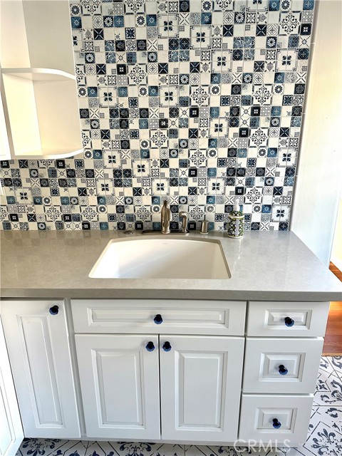 425 Monterey Drive, Laguna Beach CA: https://media.crmls.org/medias/bdf12240-9434-4f37-a4d5-3569525d6cb5.jpg
