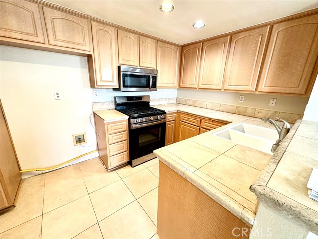 Detail Gallery Image 16 of 21 For 339 Deerfield Ave #20,  Irvine,  CA 92606 - 3 Beds | 2/1 Baths