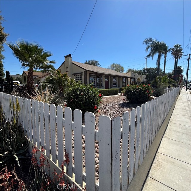 Detail Gallery Image 3 of 24 For 5012 Brockton, Riverside,  CA 92506 - 2 Beds | 1 Baths