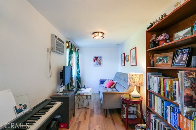 Image 50 of 71 For 1361 Armadale Avenue