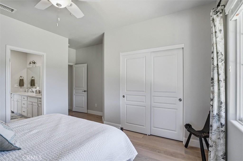 https://media.crmls.org/medias/bdf28b62-913b-4cf6-bdc6-e48ecc850cb2.jpg?preset=X-Large
