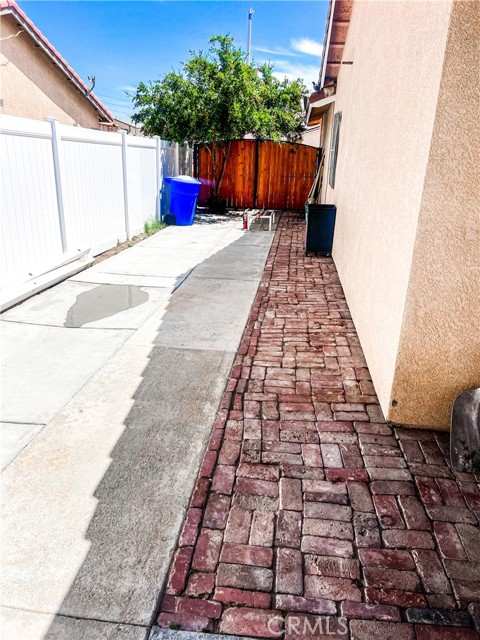 11576 Star Street, Adelanto CA: https://media.crmls.org/medias/bdf3ae00-d7e7-4b79-8b9a-f9e7230a1f70.jpg