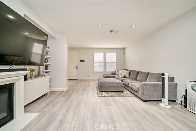 Detail Gallery Image 5 of 38 For 12573 Montaivo, Corona,  CA 91752 - 3 Beds | 2/1 Baths