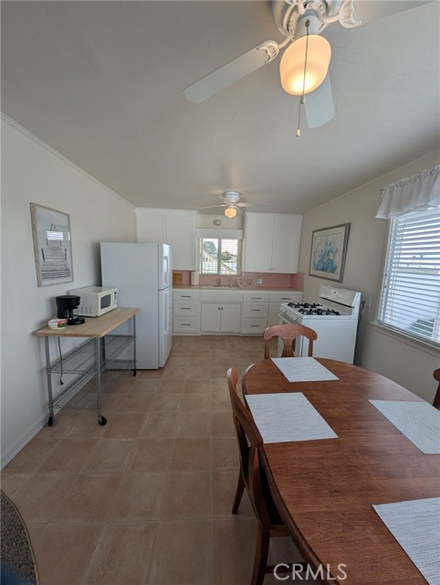 Detail Gallery Image 12 of 15 For 572 Harloe, Pismo Beach,  CA 93449 - 2 Beds | 1 Baths