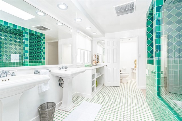 Detail Gallery Image 16 of 41 For 3717 Channel Pl, Newport Beach,  CA 92663 - 4 Beds | 2/1 Baths