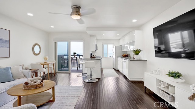 1202 N Pacific Street, Oceanside CA: https://media.crmls.org/medias/bdf68d82-1e8c-4a42-9c88-d048412b2160.jpg